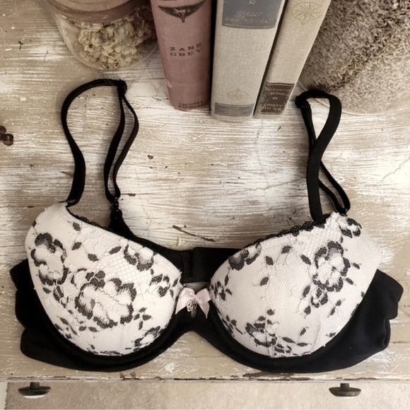 Victoria’s Secret Demi Bra 🌻 - Picture 2 of 6